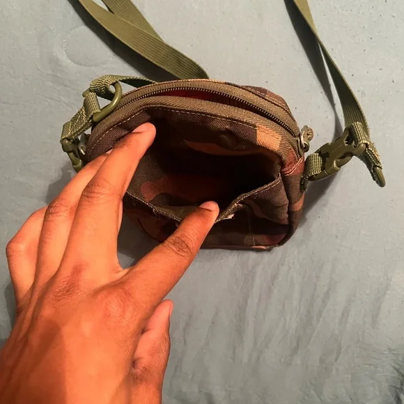 Mens Herschel supply bag - Picture 3 of 4